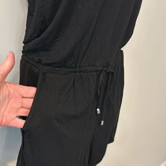 Lulu's Women's Black Round Neck Tank Top Romper with Side Pockets Size Small - Picture 4 of 9